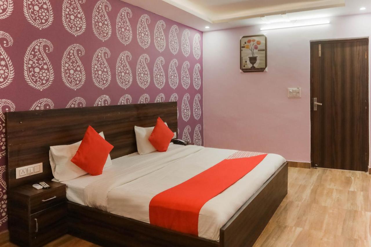 Hotel O Red Velvet Rooms & Banquet Faridabad Esterno foto
