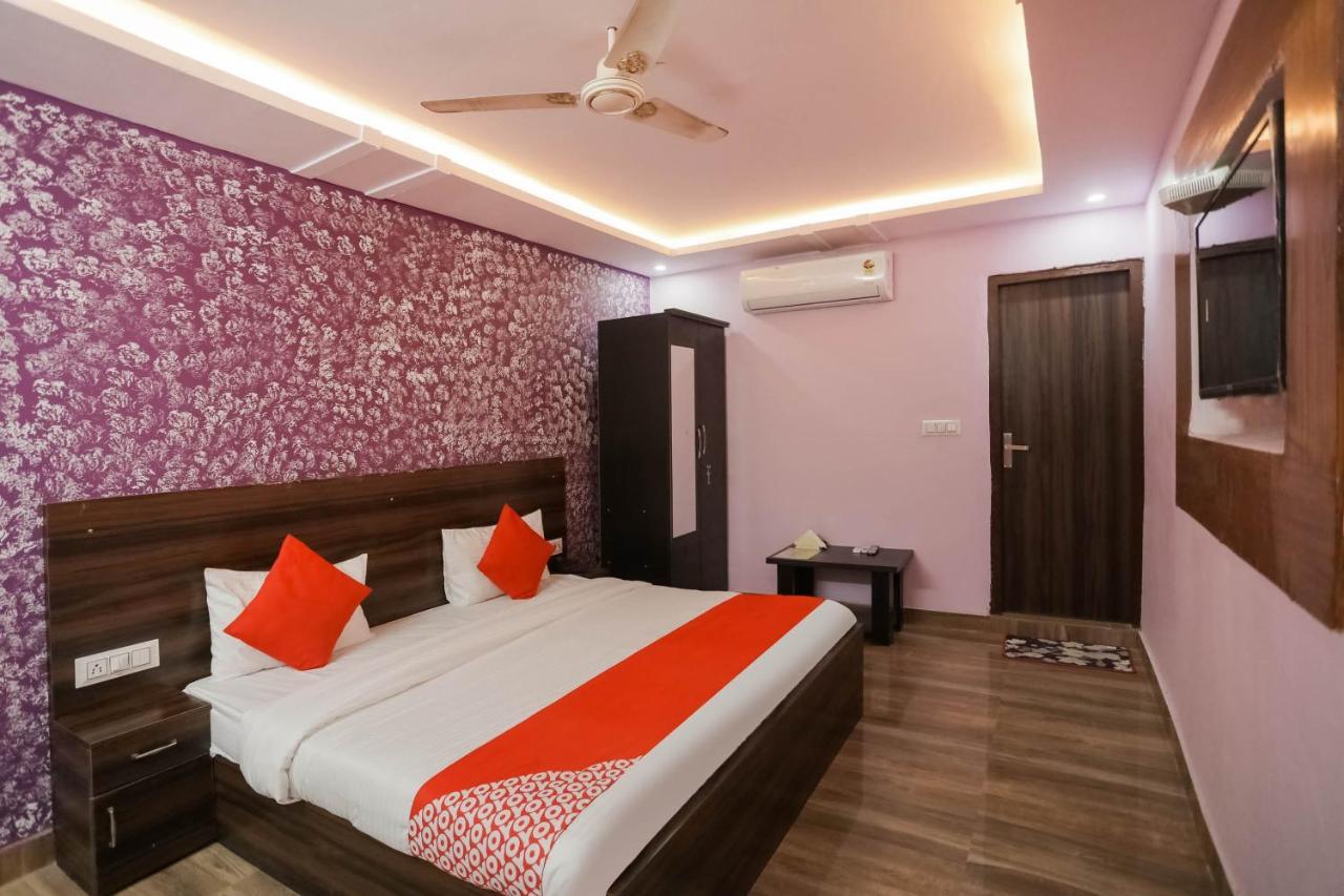 Hotel O Red Velvet Rooms & Banquet Faridabad Esterno foto