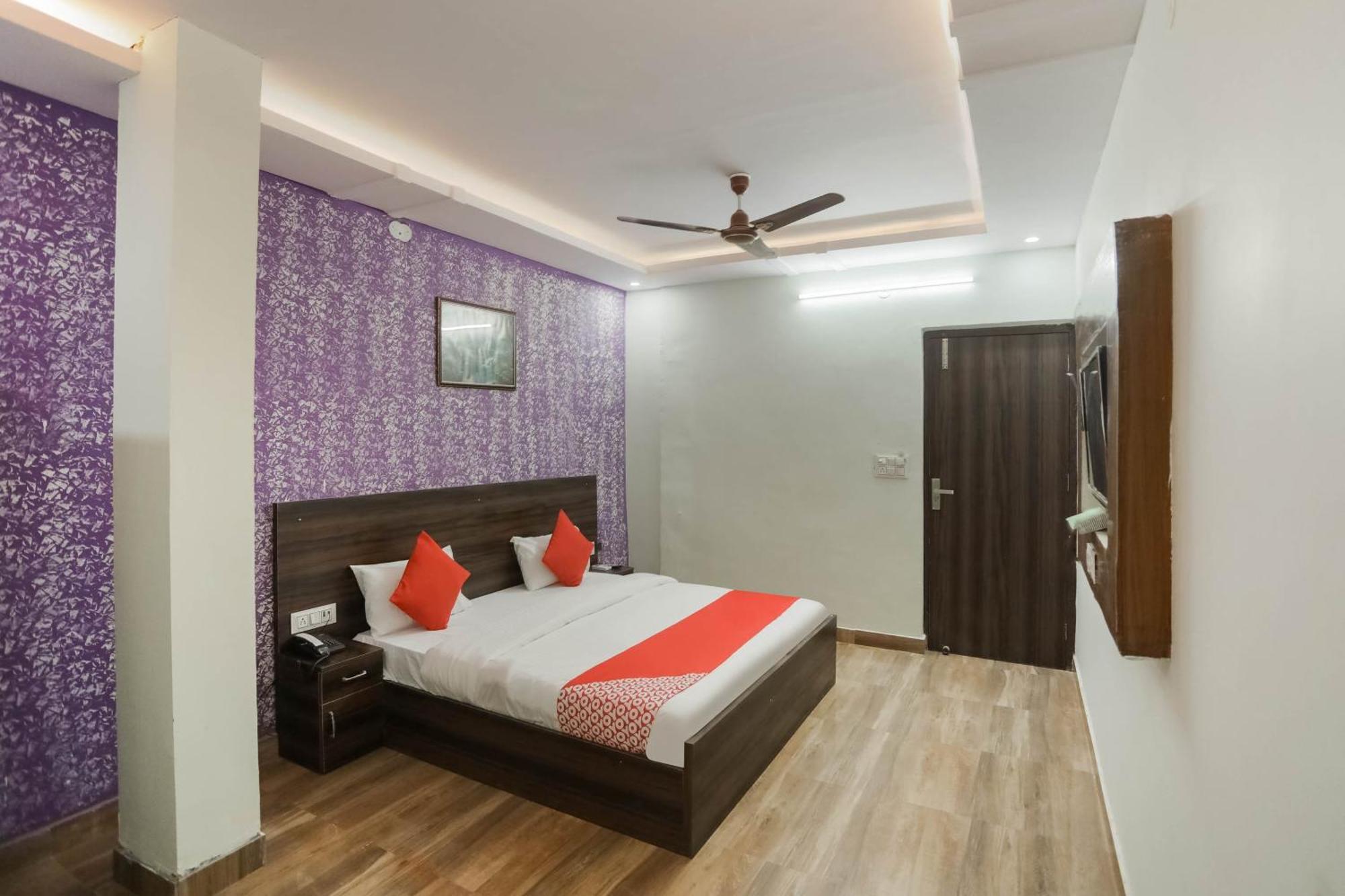 Hotel O Red Velvet Rooms & Banquet Faridabad Esterno foto