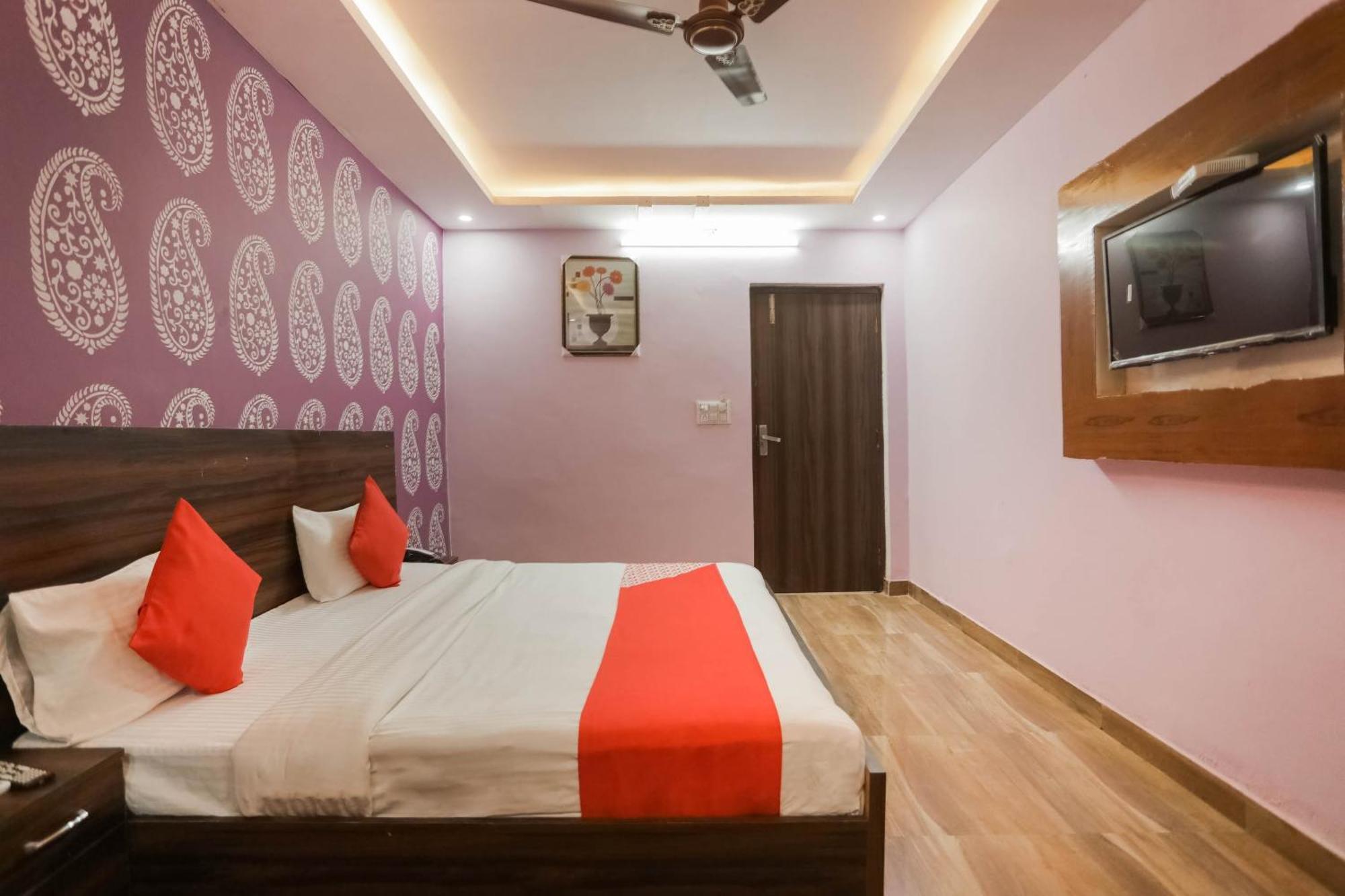 Hotel O Red Velvet Rooms & Banquet Faridabad Esterno foto