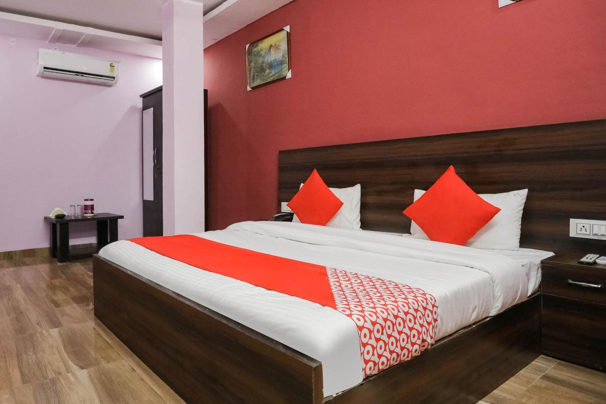Hotel O Red Velvet Rooms & Banquet Faridabad Esterno foto
