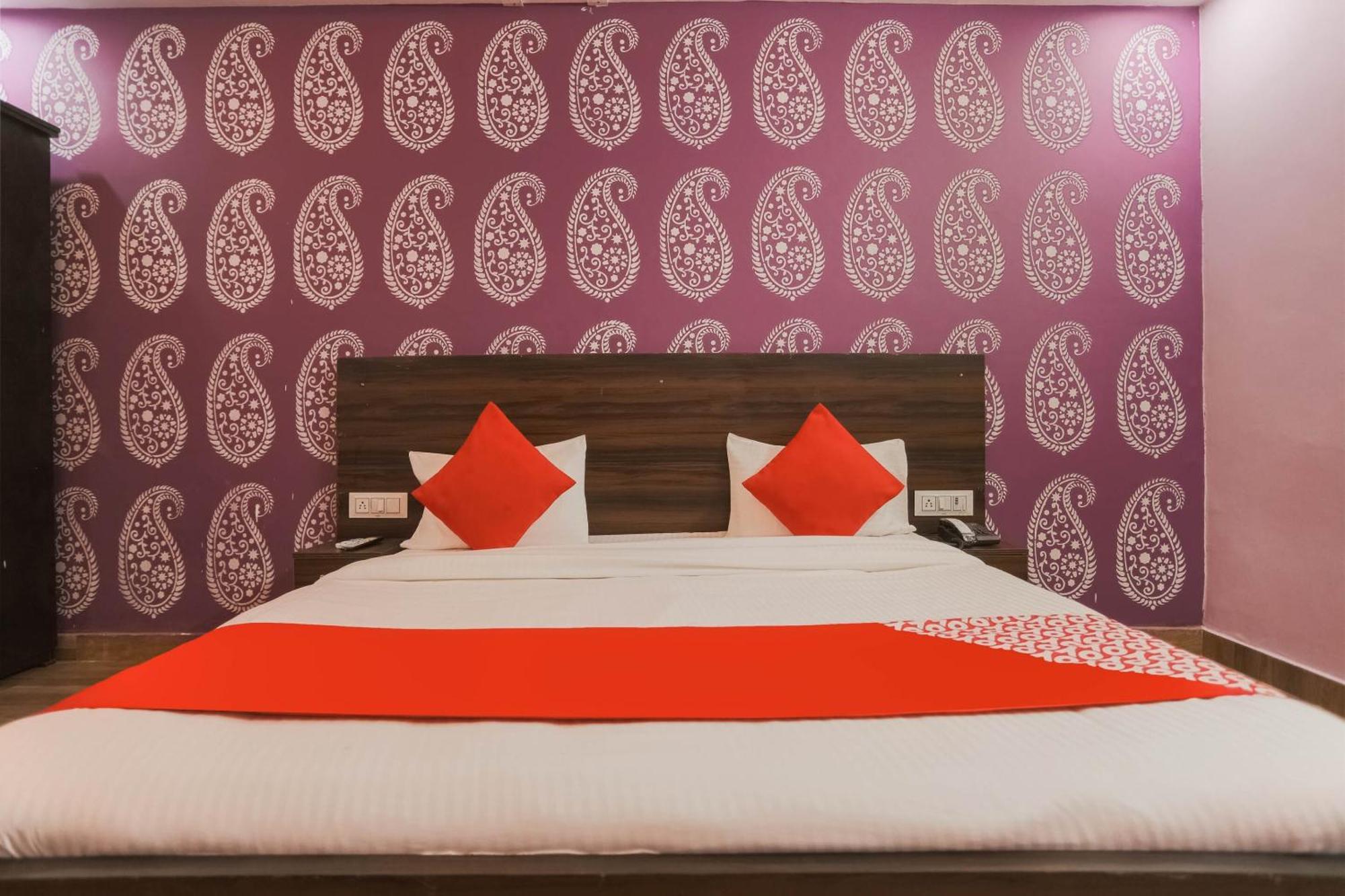 Hotel O Red Velvet Rooms & Banquet Faridabad Esterno foto