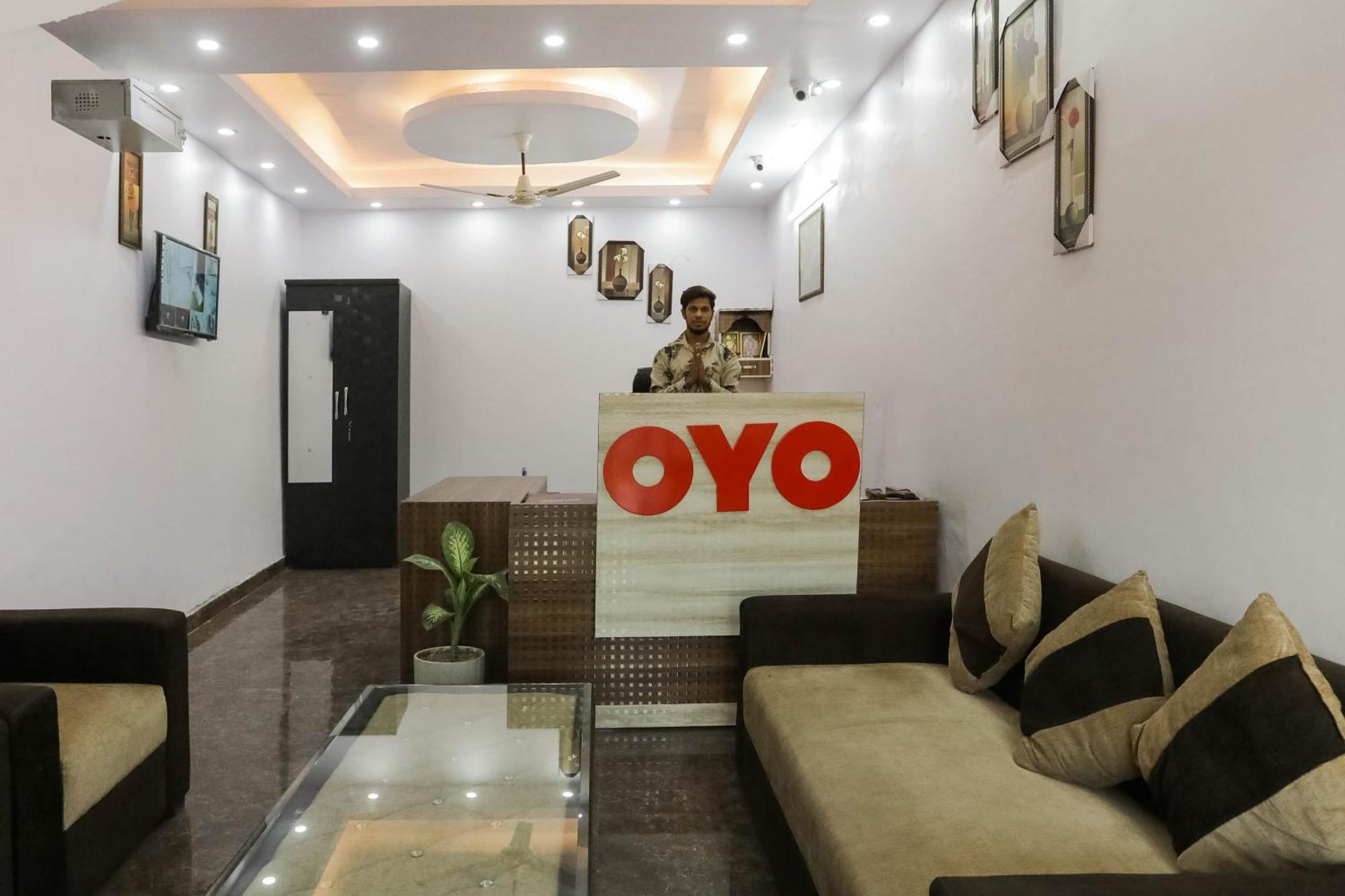 Hotel O Red Velvet Rooms & Banquet Faridabad Esterno foto