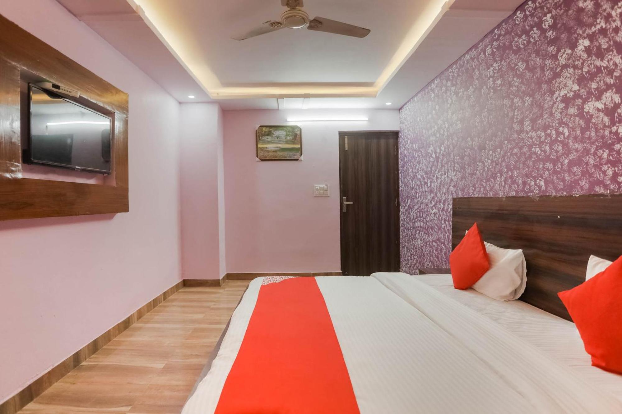 Hotel O Red Velvet Rooms & Banquet Faridabad Esterno foto