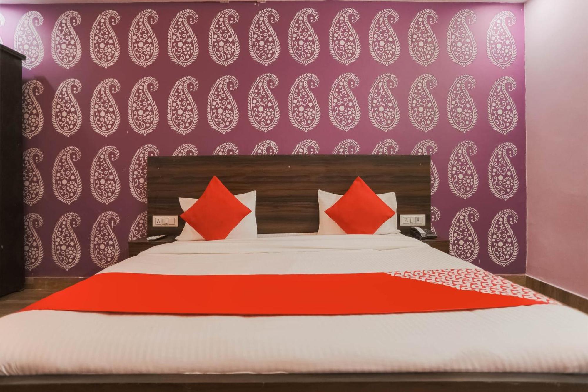 Hotel O Red Velvet Rooms & Banquet Faridabad Esterno foto