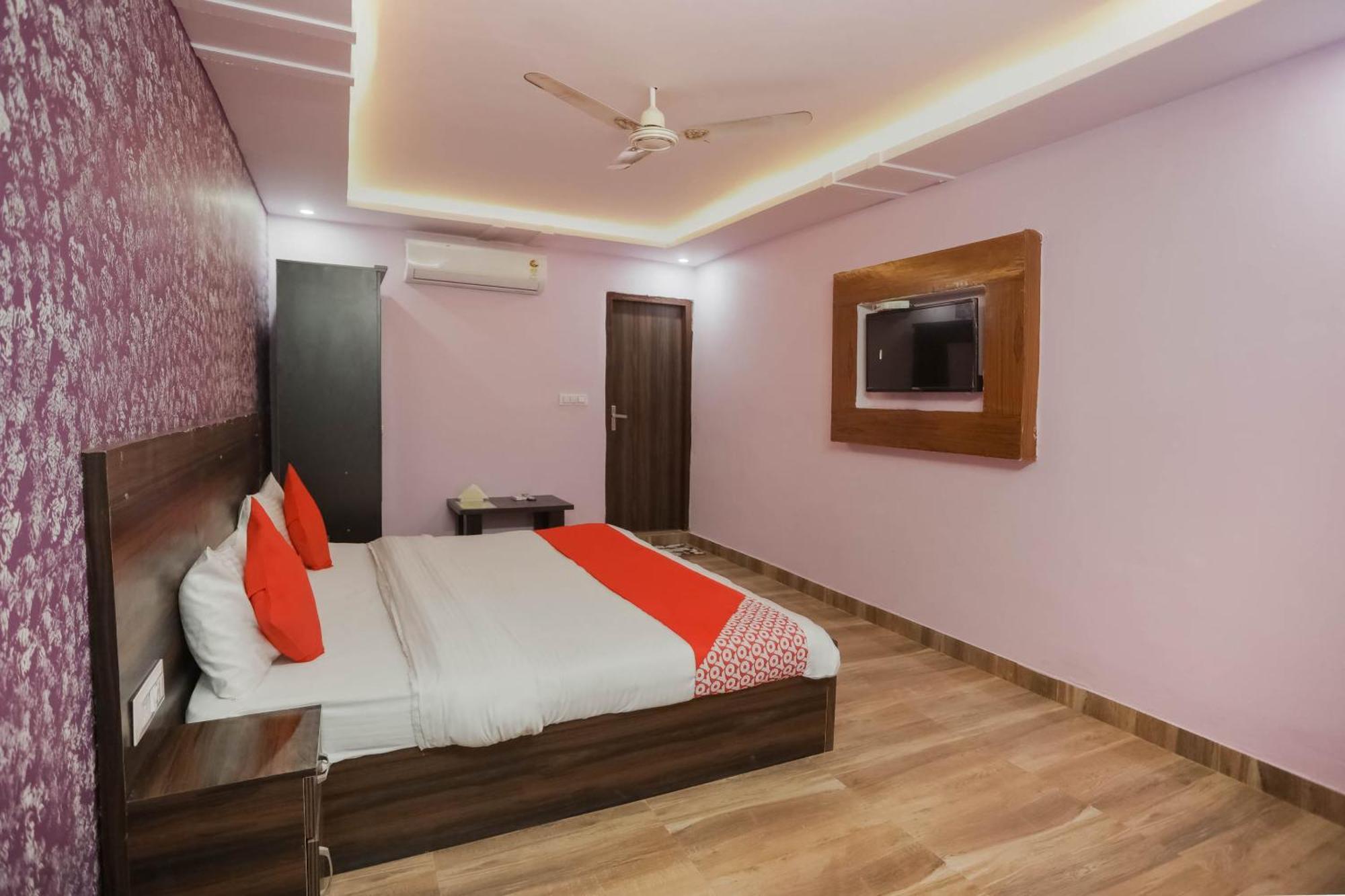 Hotel O Red Velvet Rooms & Banquet Faridabad Esterno foto