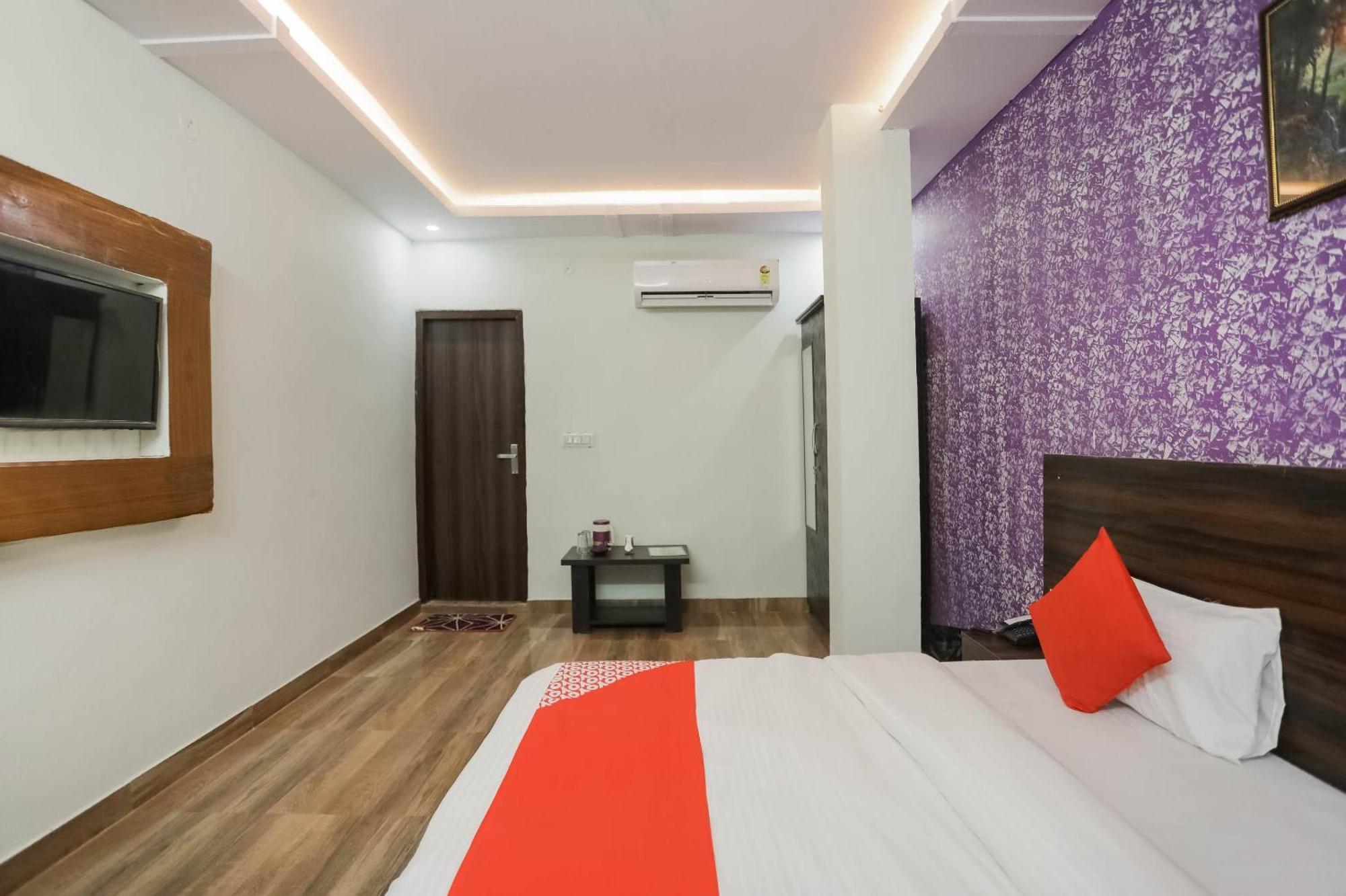 Hotel O Red Velvet Rooms & Banquet Faridabad Esterno foto