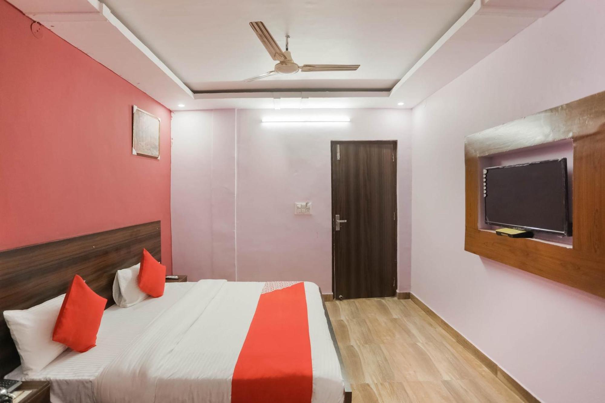Hotel O Red Velvet Rooms & Banquet Faridabad Esterno foto
