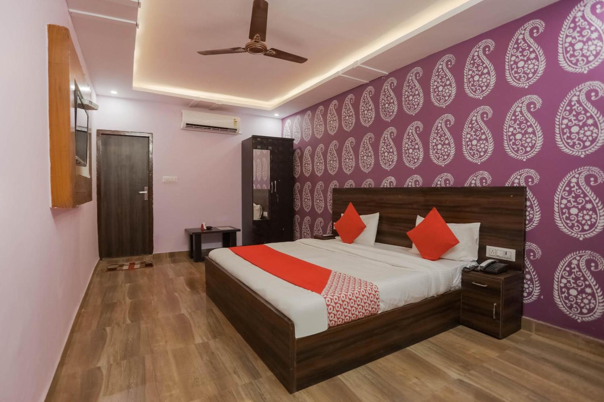 Hotel O Red Velvet Rooms & Banquet Faridabad Esterno foto